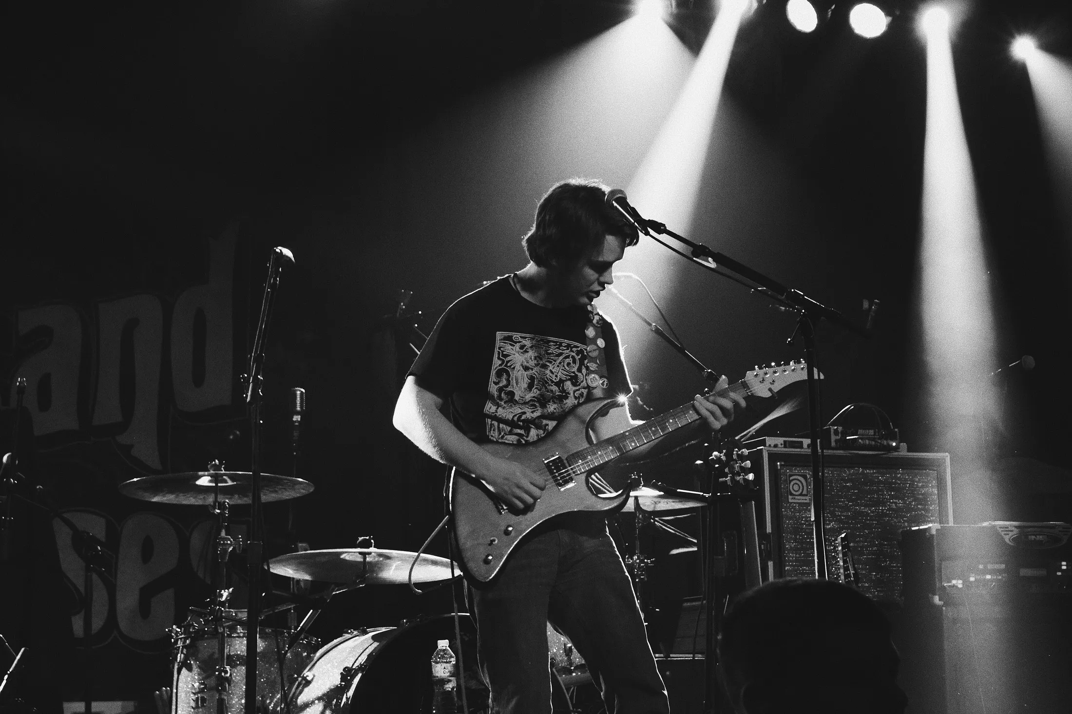Fotograma de la sesión en vivo: banda tocando (muestra)